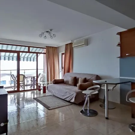 Lazur Sea View Apartment *